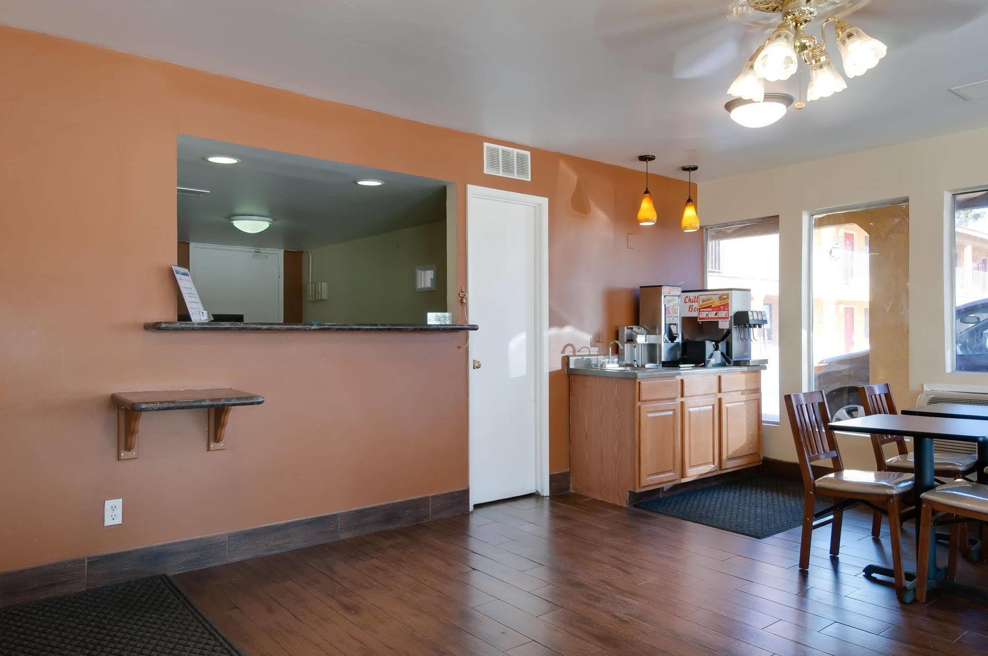 Vagabond Inn Buttonwillow I-5 Exit 253 Бейкърсфийлд Екстериор снимка