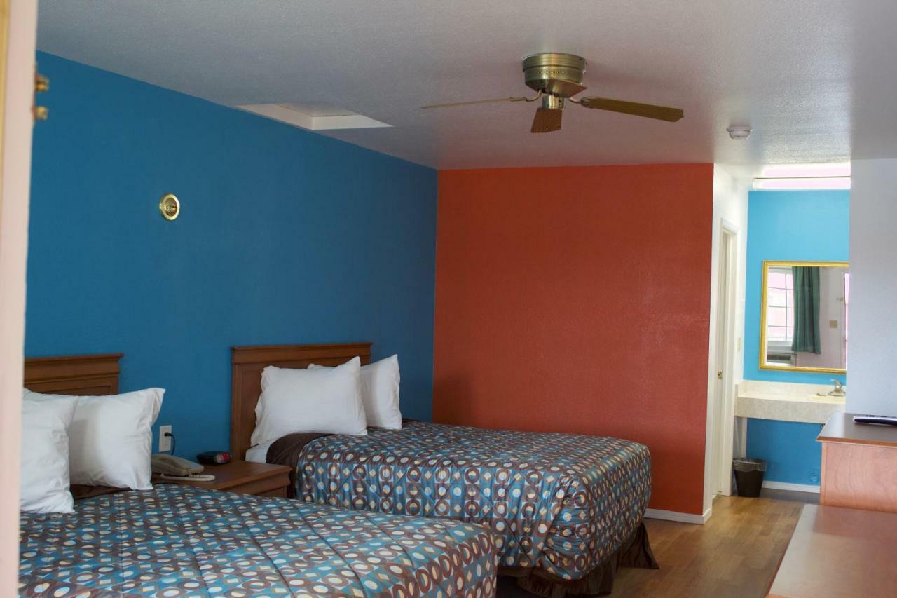 Vagabond Inn Buttonwillow I-5 Exit 253 Бейкърсфийлд Екстериор снимка