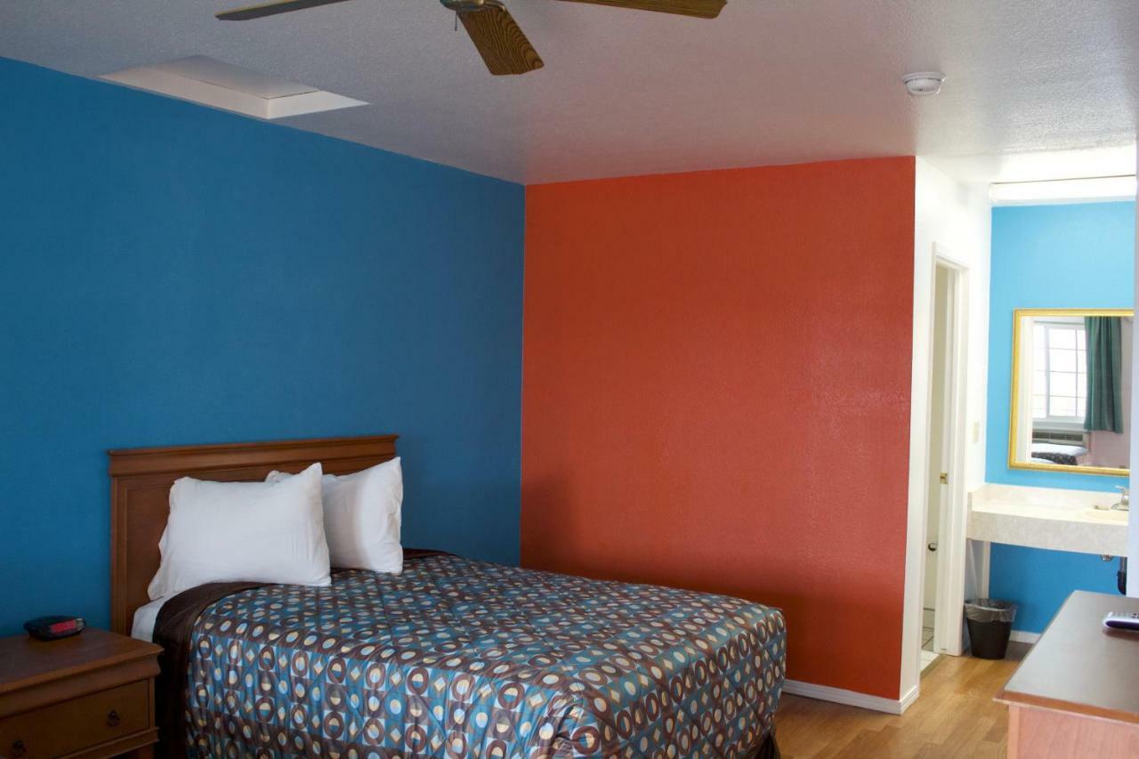 Vagabond Inn Buttonwillow I-5 Exit 253 Бейкърсфийлд Екстериор снимка